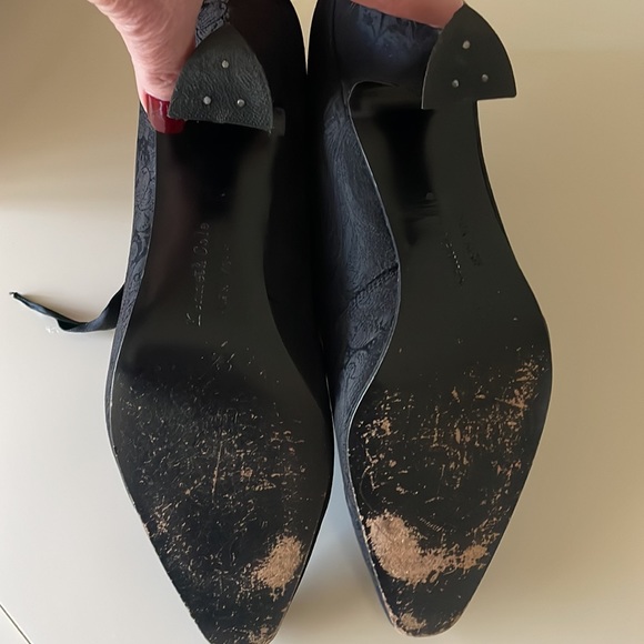 Kenneth Cole VINTAGE black damask lace bootie. Size 9 1/2 - Picture 12 of 15